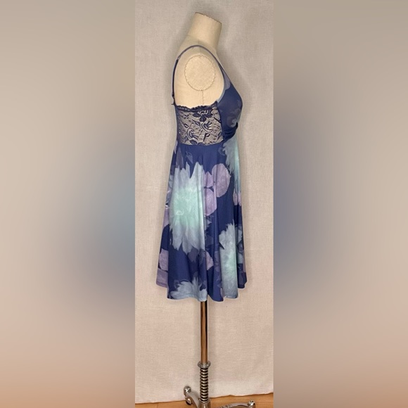 La Vie en Rose Buttery soft Abstract printed nightgown with Lace detail in back. - Picture 2 of 5